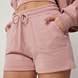 Women’s small pink Kohl’s shorts